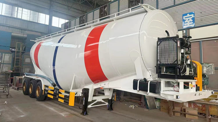 Tri Axle Silo Cement Bulker Trailer for Sale in Suriname